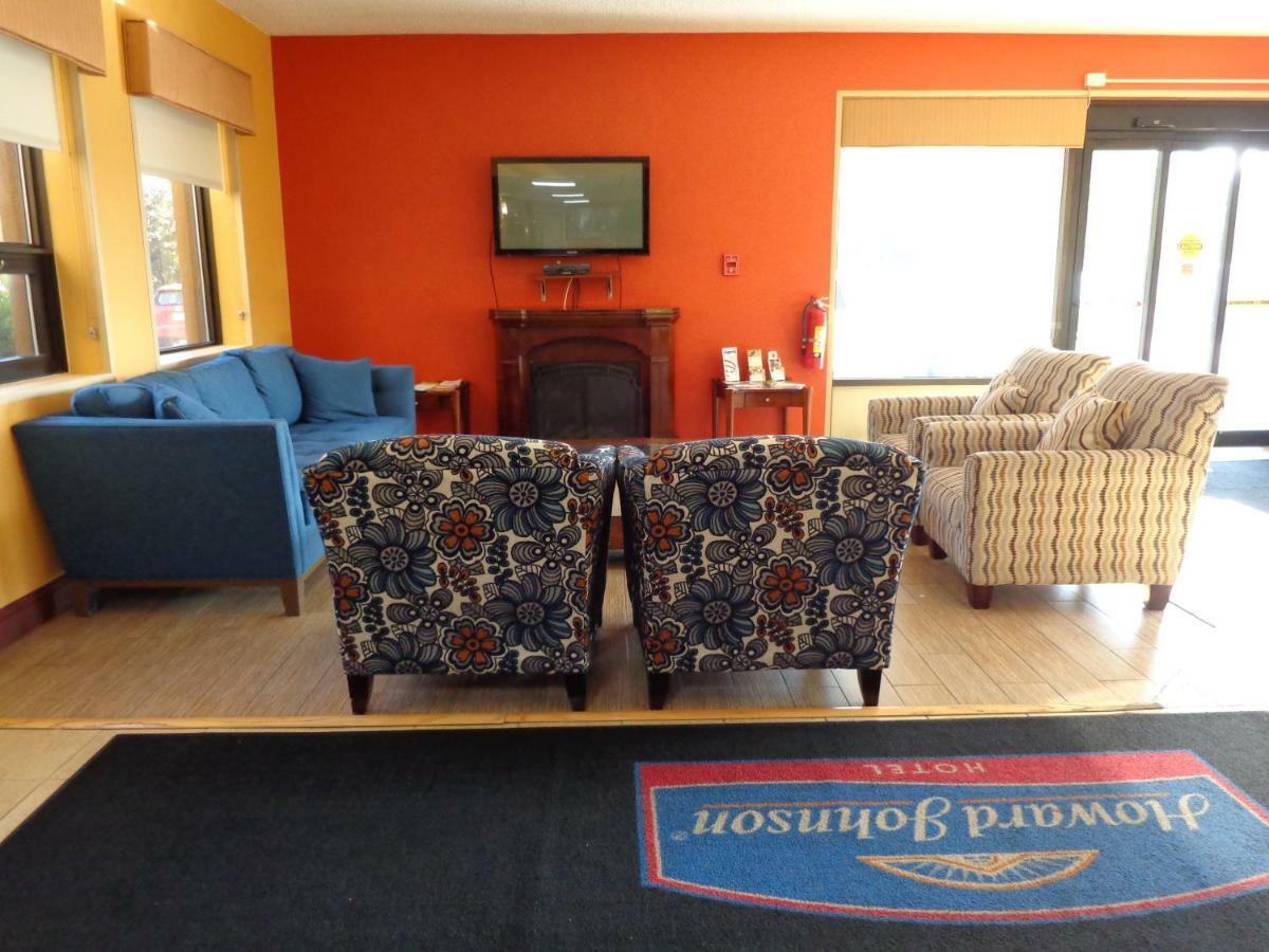 Howard Johnson By Wyndham Suffern Exterior photo